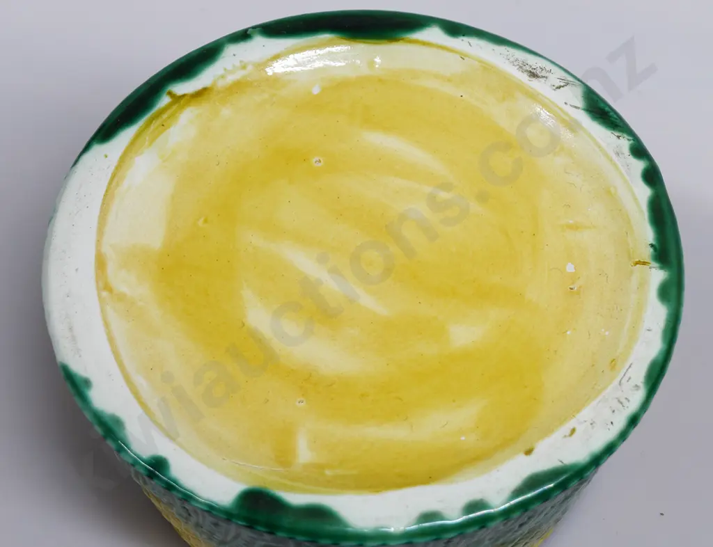 COLONIAL POTTERY SPITTOON Image 1++