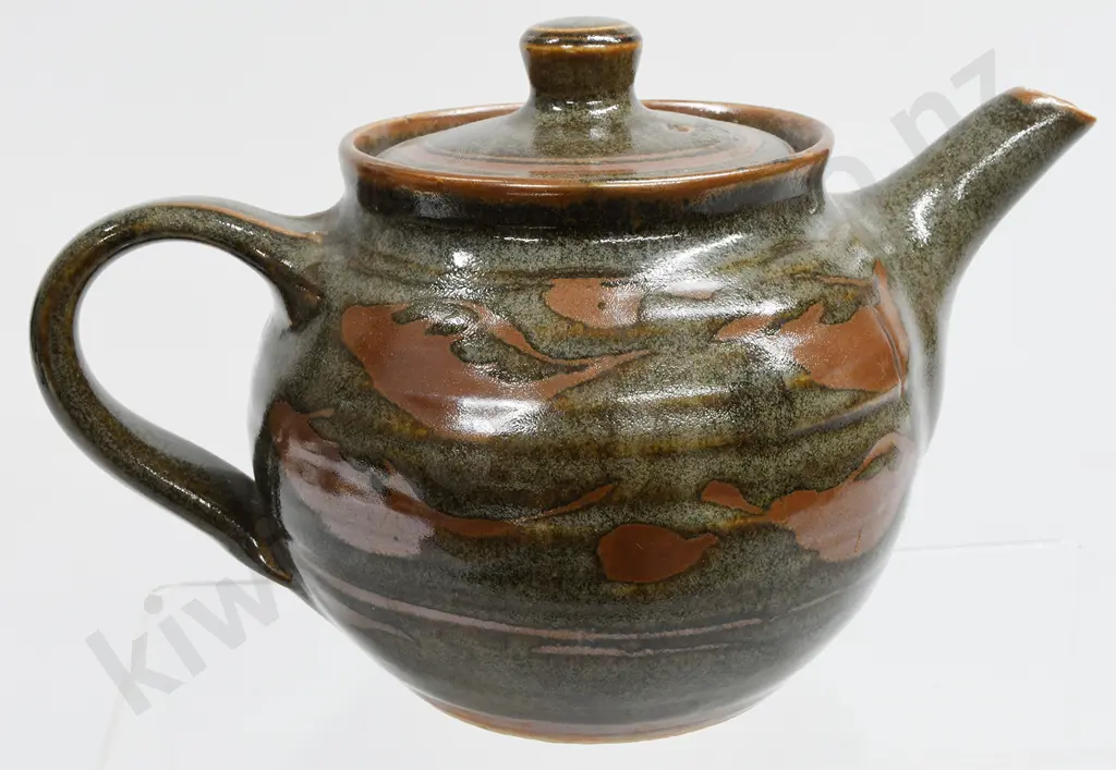 CREWENNA NZ POTTERY TEAPOT Image 1++