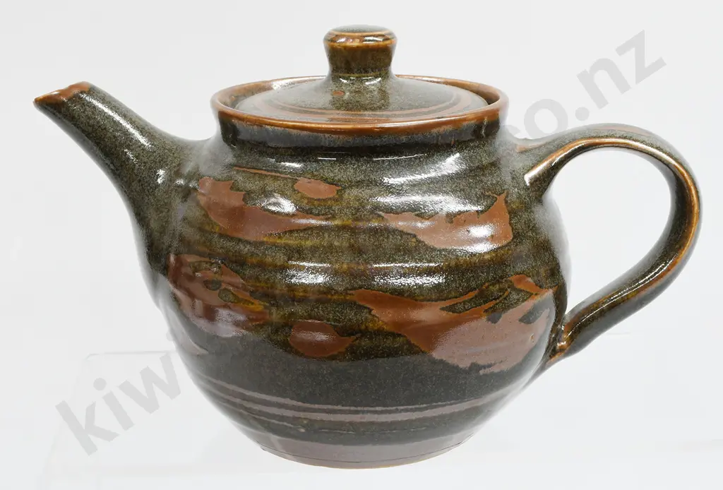CREWENNA NZ POTTERY TEAPOT Image 1++