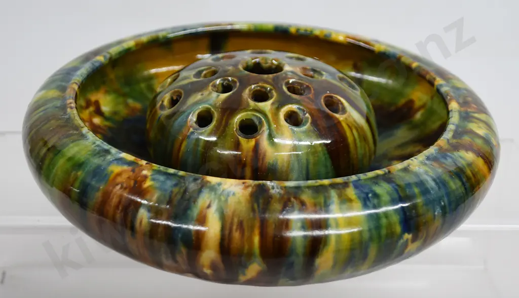 COLONIAL POTTERY MAJOLICA GLAZED BOWL AND FROG Image 1++