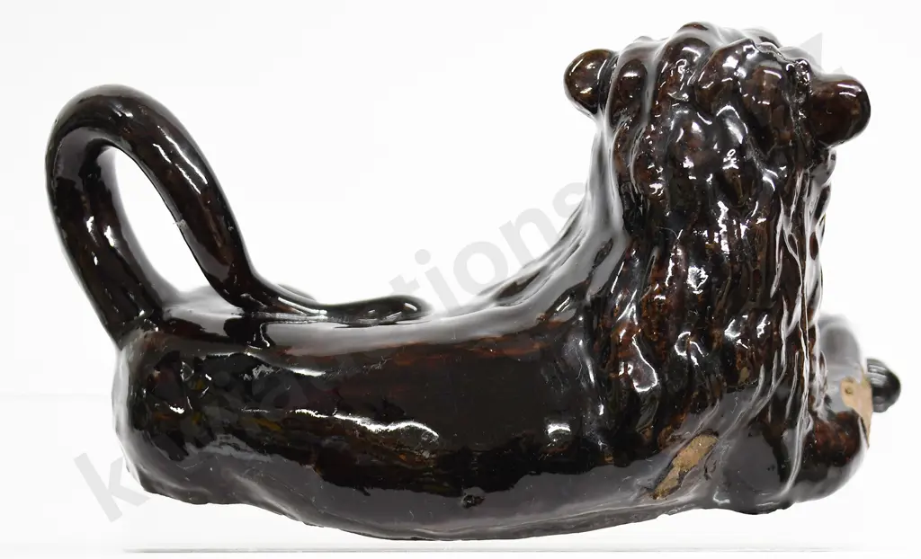 COLONIAL POTTERY SITTING LION Image 1++