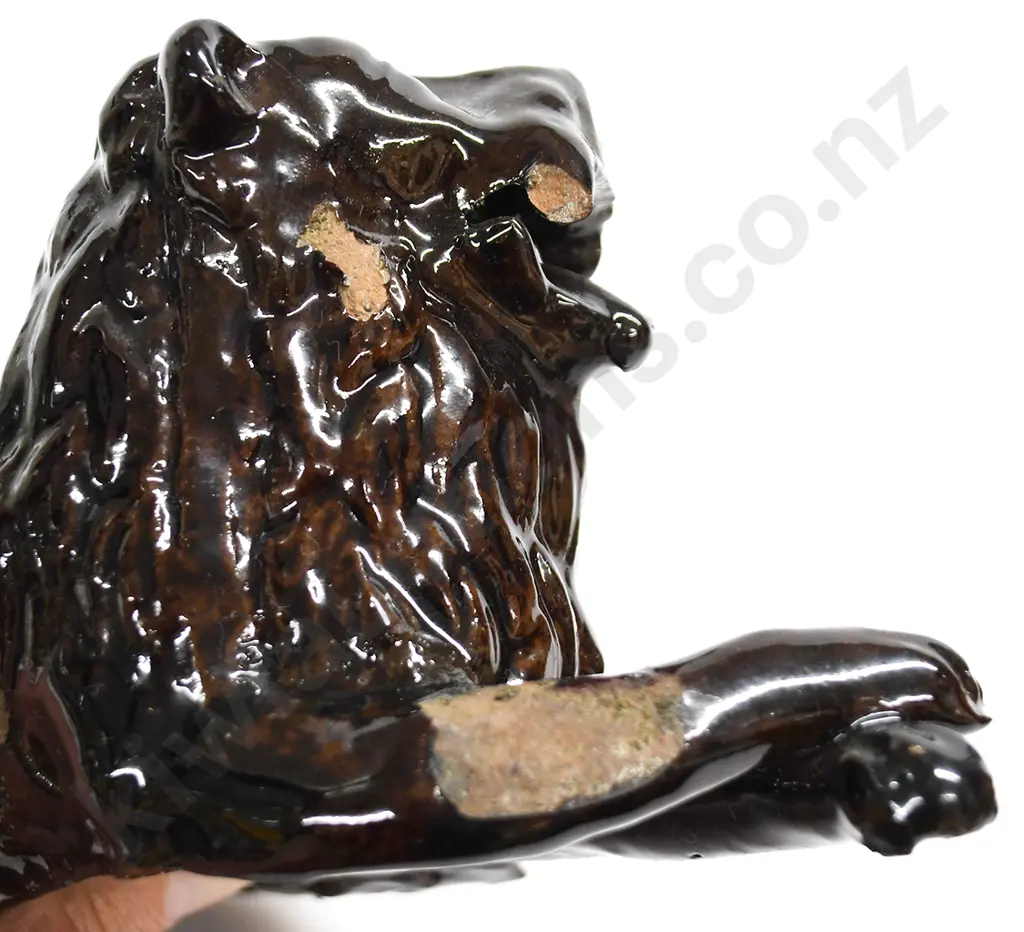 COLONIAL POTTERY SITTING LION Image 1++