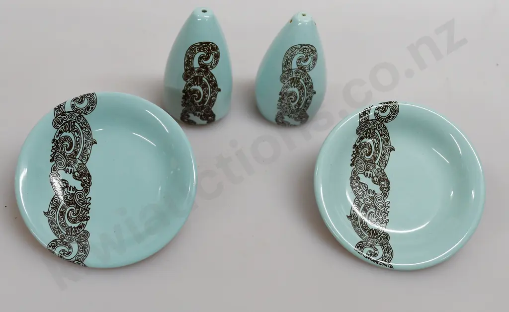 CROWN LYNN AIR NEW ZEALAND SALT & PEPPER, 2 DISHES Image 1++