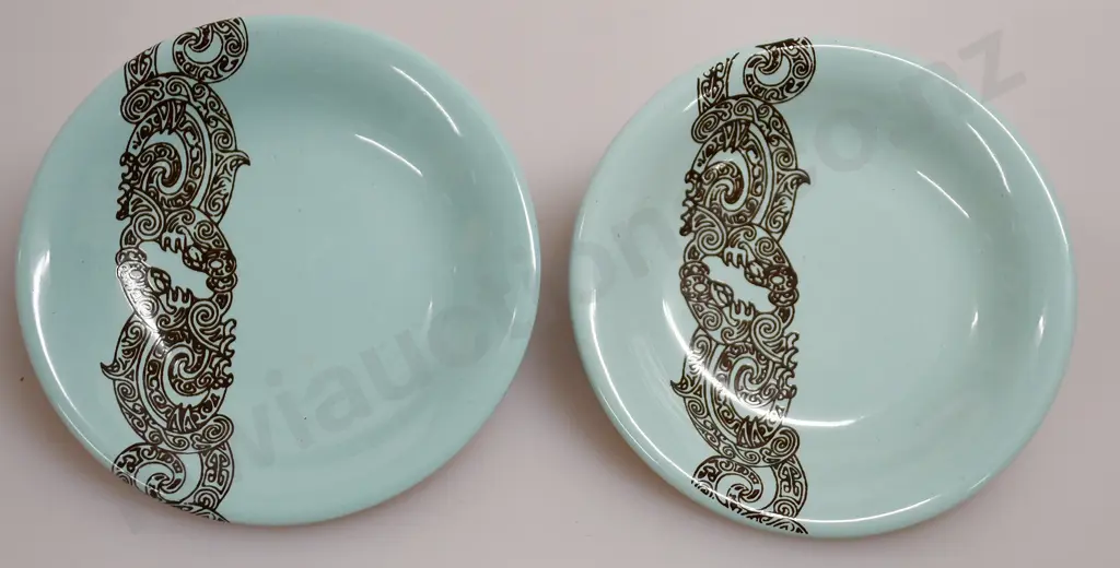 CROWN LYNN AIR NEW ZEALAND SALT & PEPPER, 2 DISHES Image 1++