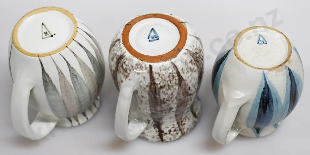 HANMER POTTERY JUGS Image 1++