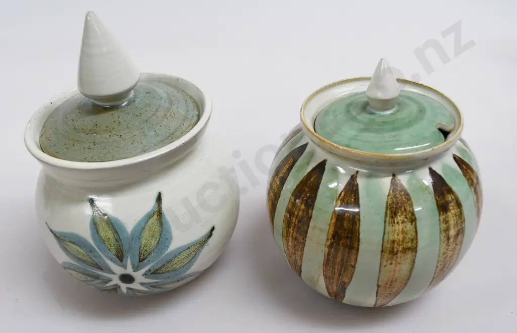 HANMER POTTERY LIDDED POTS Image 1++