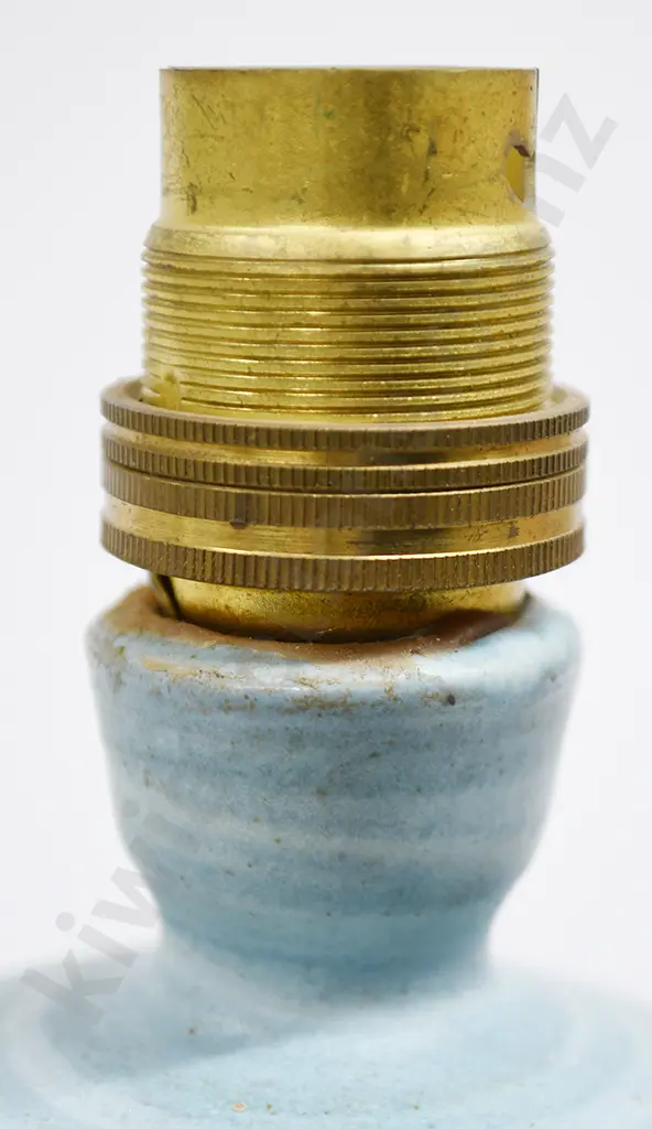 HANMER POTTERY TABLE LAMP Image 1++
