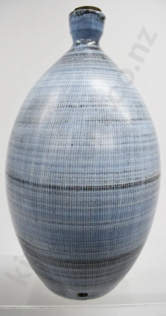 HANMER POTTERY TABLE LAMP Image 1++