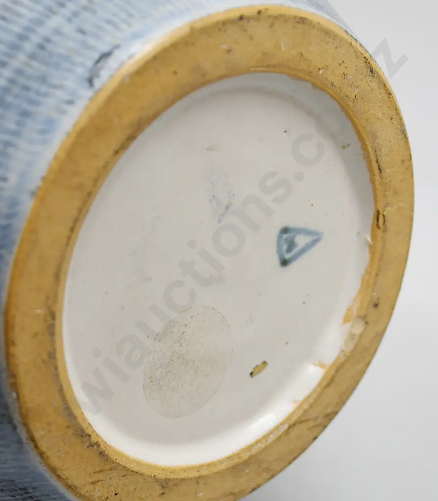 HANMER POTTERY TABLE LAMP Image 1++