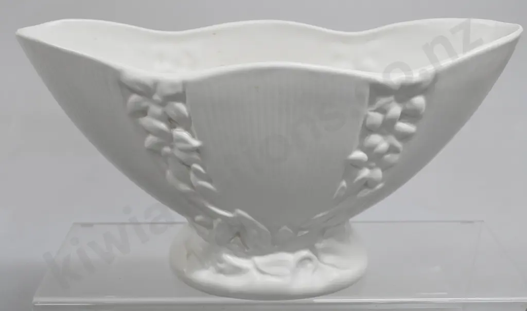 CROWN LYNN FLOWER STRIPE MANTLE VASE NUMBER 553 Image 1++