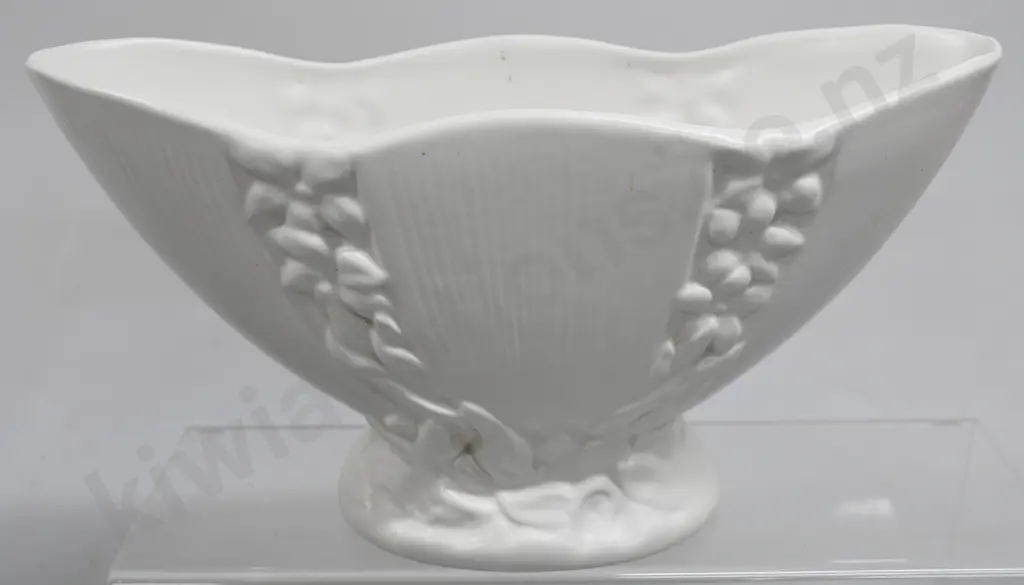 CROWN LYNN FLOWER STRIPE MANTLE VASE NUMBER 553 Image 1++