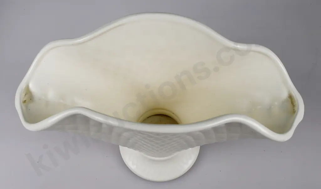 CROWN LYNN FAN WIRE BASKET NUMBER 619 Image 1++