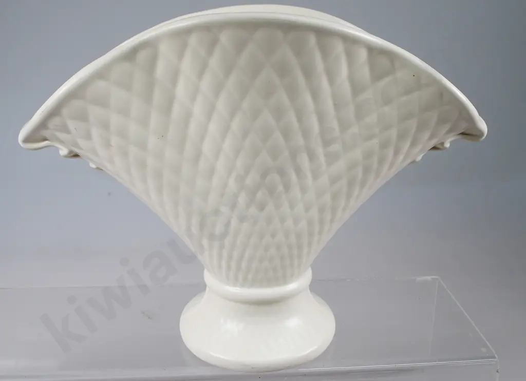 CROWN LYNN FAN WIRE BASKET NUMBER 619 Image 1++