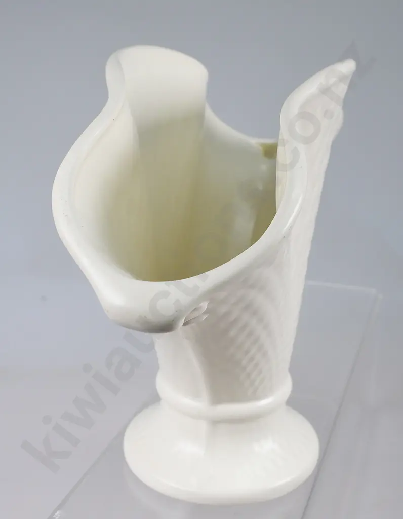 CROWN LYNN FAN WIRE BASKET NUMBER 619 Image 1++