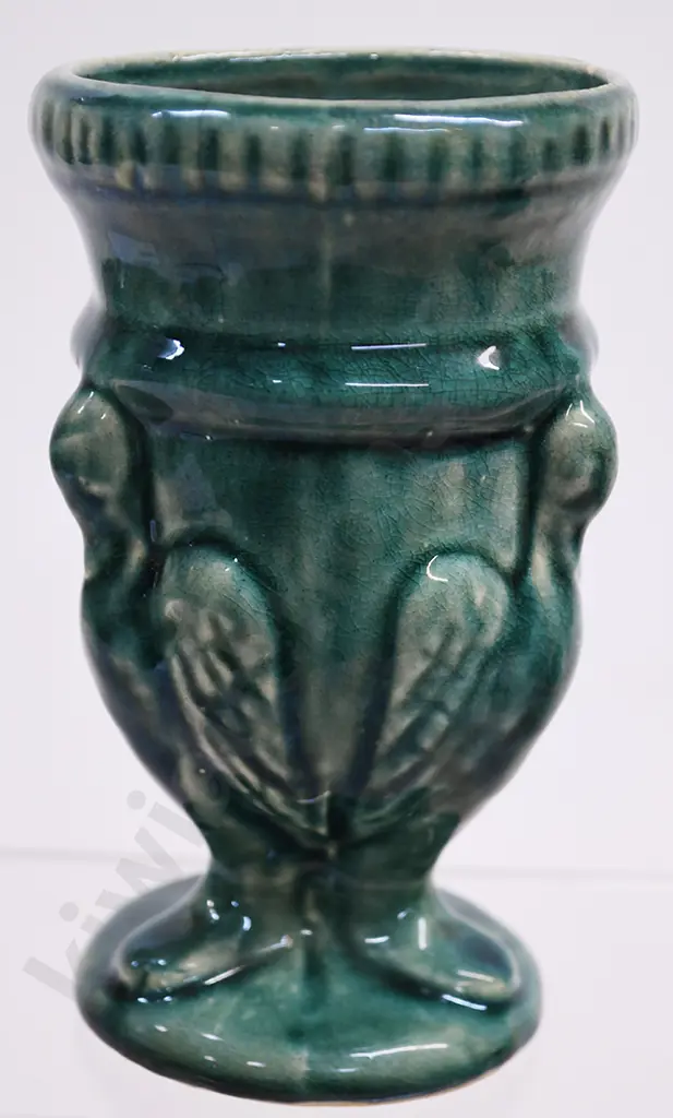 LUKE ADAMS VASE GRIFFIN VASE Image 1++