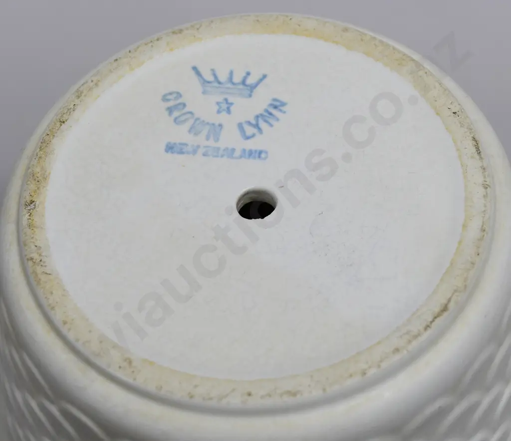 CROWN LYNN FISH SCALE FLOWER POT Image 1++