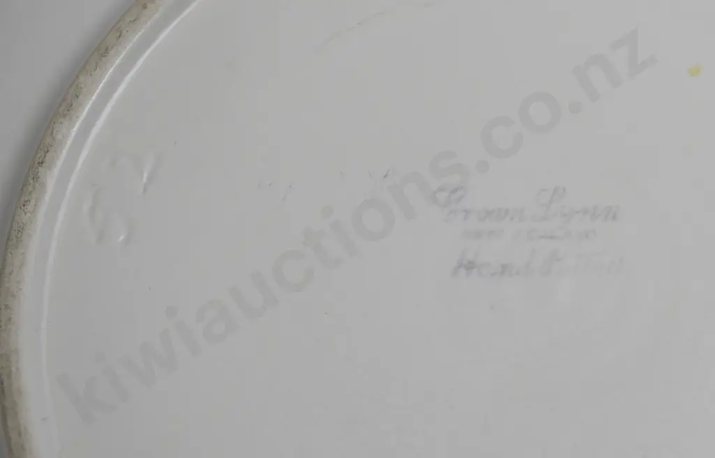 CROWN LYNN HAND POTTED FLOAT BOWL Image 1++