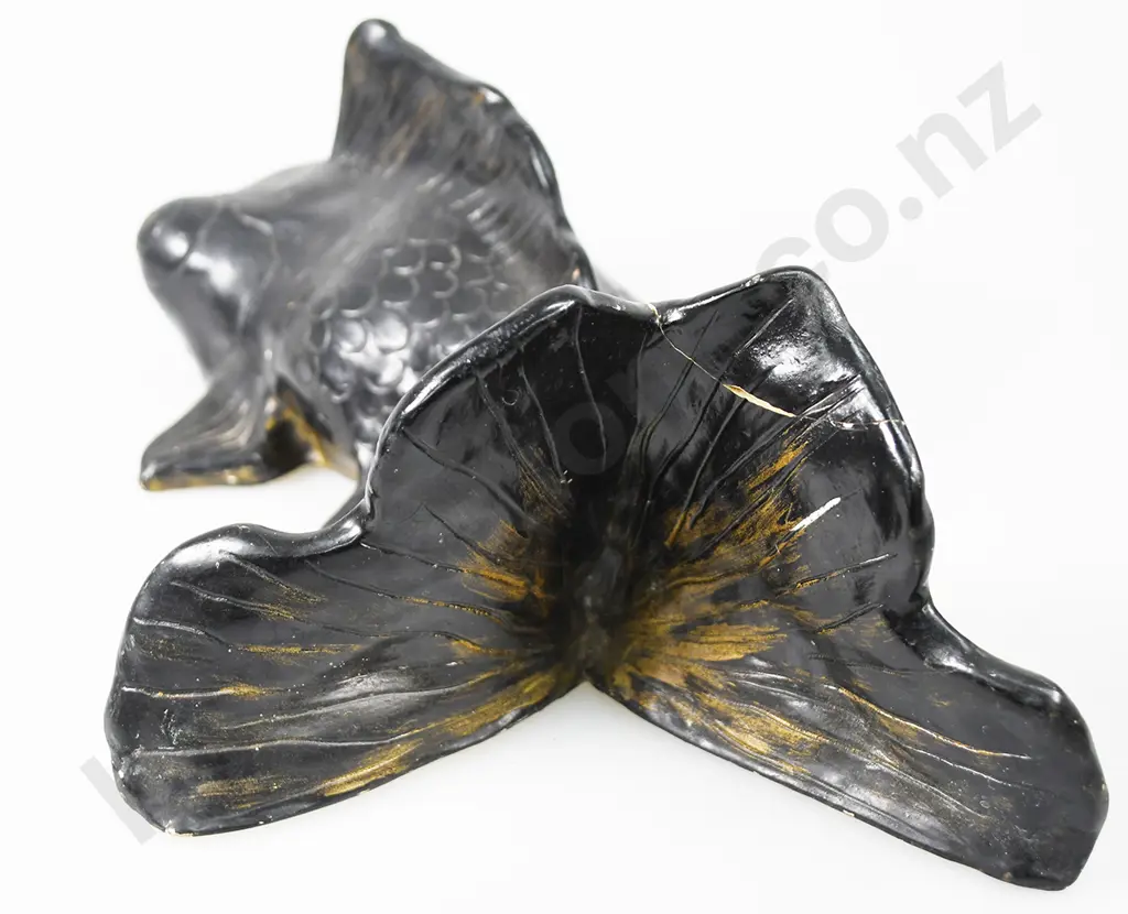 MOLLE’ POTTERY FISH WALL POCKET Image 1++