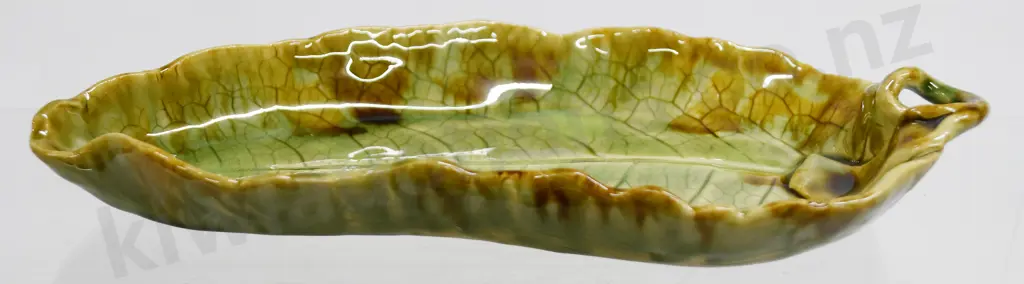 MOLLE’ POTTERY LEAF DISH Image 1++