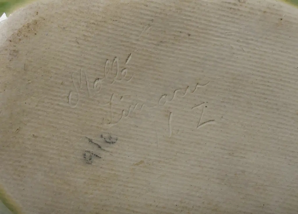 MOLLE’ POTTERY LEAF DISH Image 1++