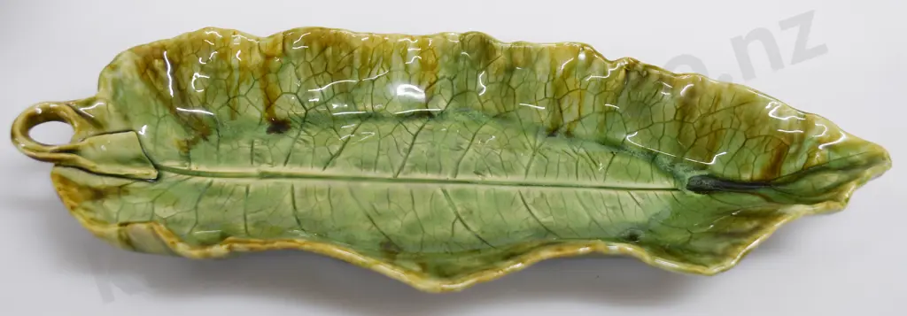 MOLLE’ POTTERY LEAF DISH Image 1++
