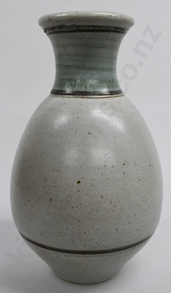 NEIL GRANT NZ POTTERY VASE Image 1++