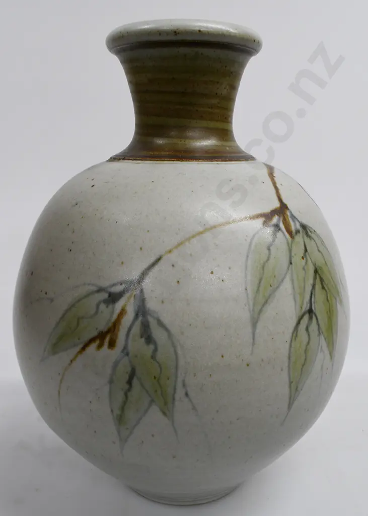 NEIL GRANT NZ POTTERY VASE Image 1++
