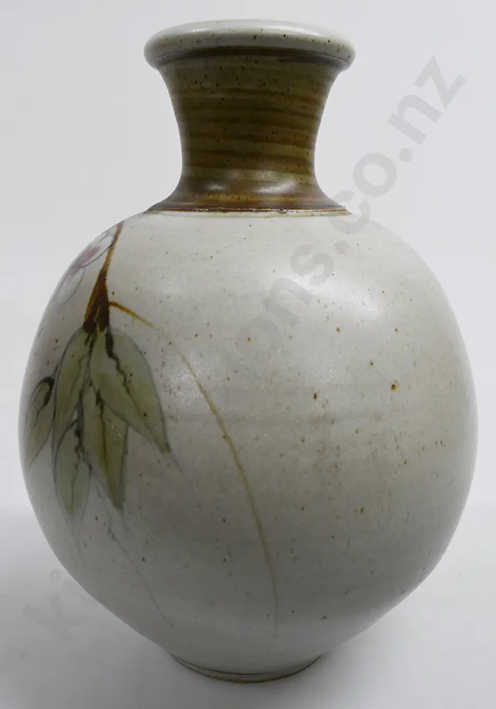 NEIL GRANT NZ POTTERY VASE Image 1++