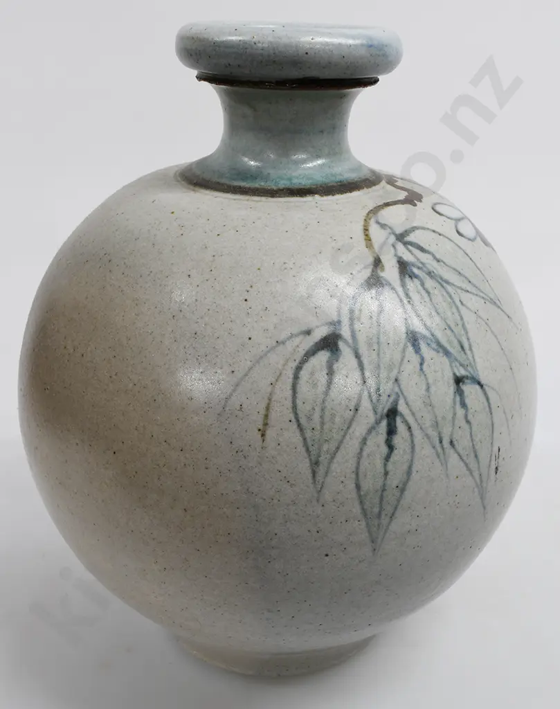 NEIL GRANT NZ POTTERY VASE Image 1++