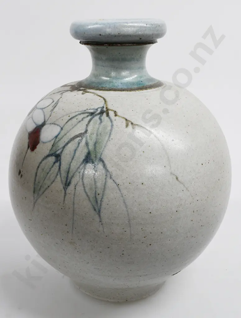 NEIL GRANT NZ POTTERY VASE Image 1++
