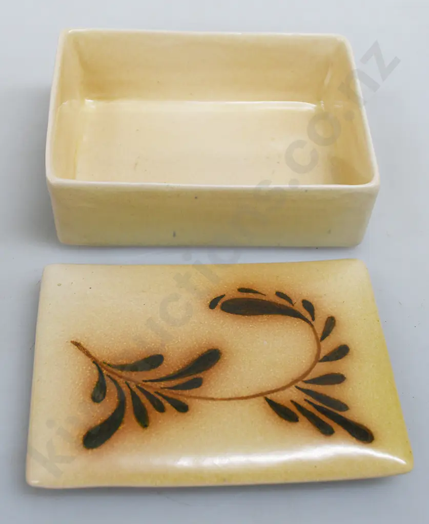 O C STEPHENS LIDDED TRINKET BOX Image 1++