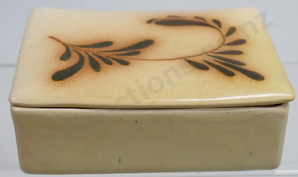 O C STEPHENS LIDDED TRINKET BOX Image 1++