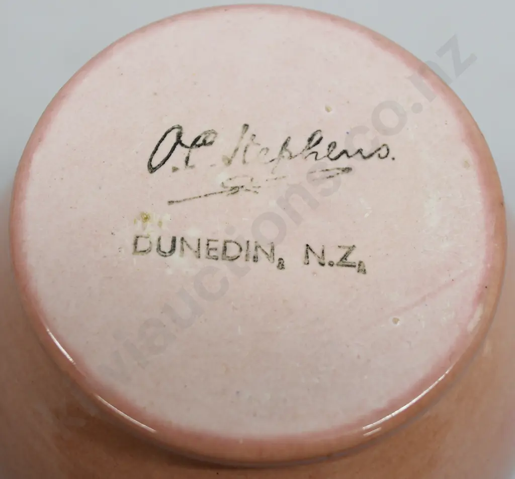 OC STEPHENS DUNEDIN PINK VASE Image 1++