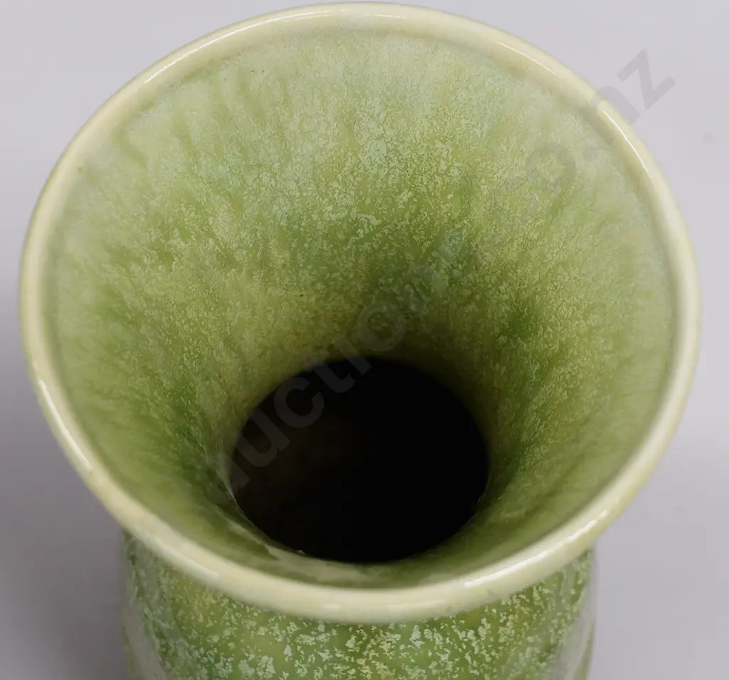 CROWN LYNN GLADIOLA VASE NUMBER 86 Image 1++