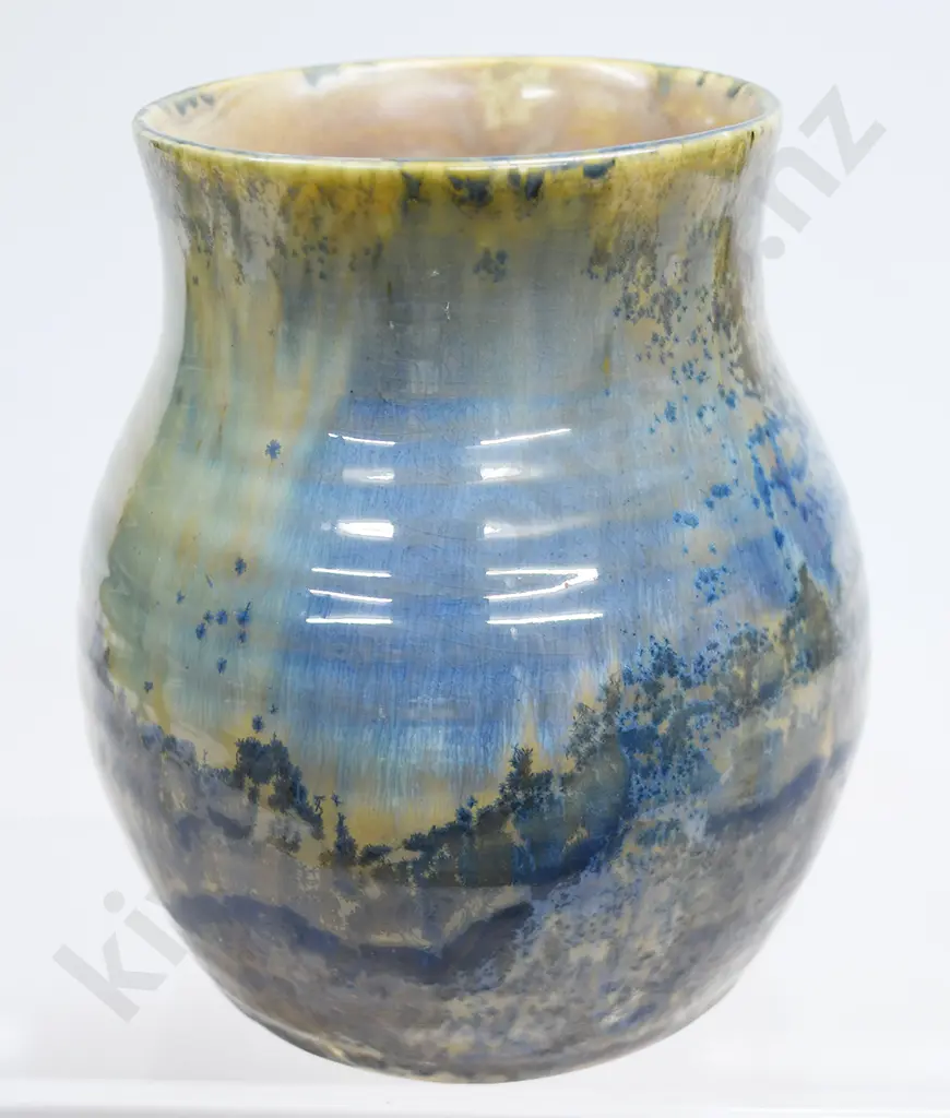 CROWN LYNN VASE NUMBER 31 Image 1++