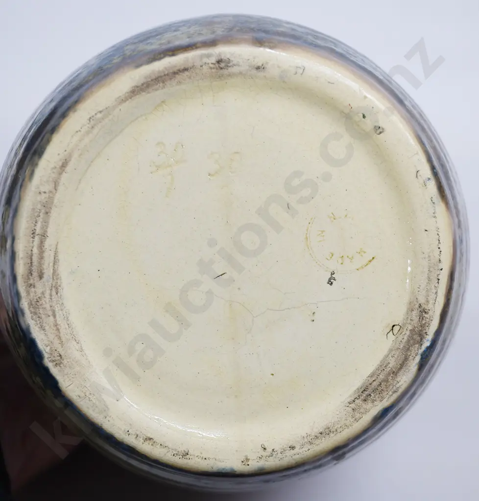 CROWN LYNN VASE NUMBER 31 Image 1++