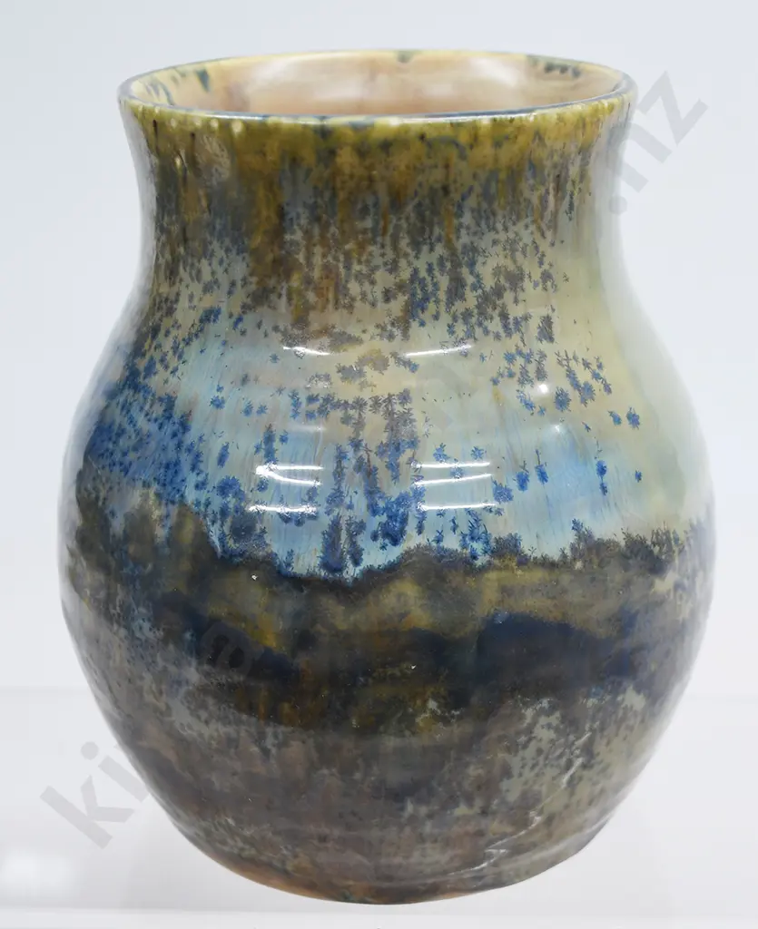 CROWN LYNN VASE NUMBER 31 Image 1++