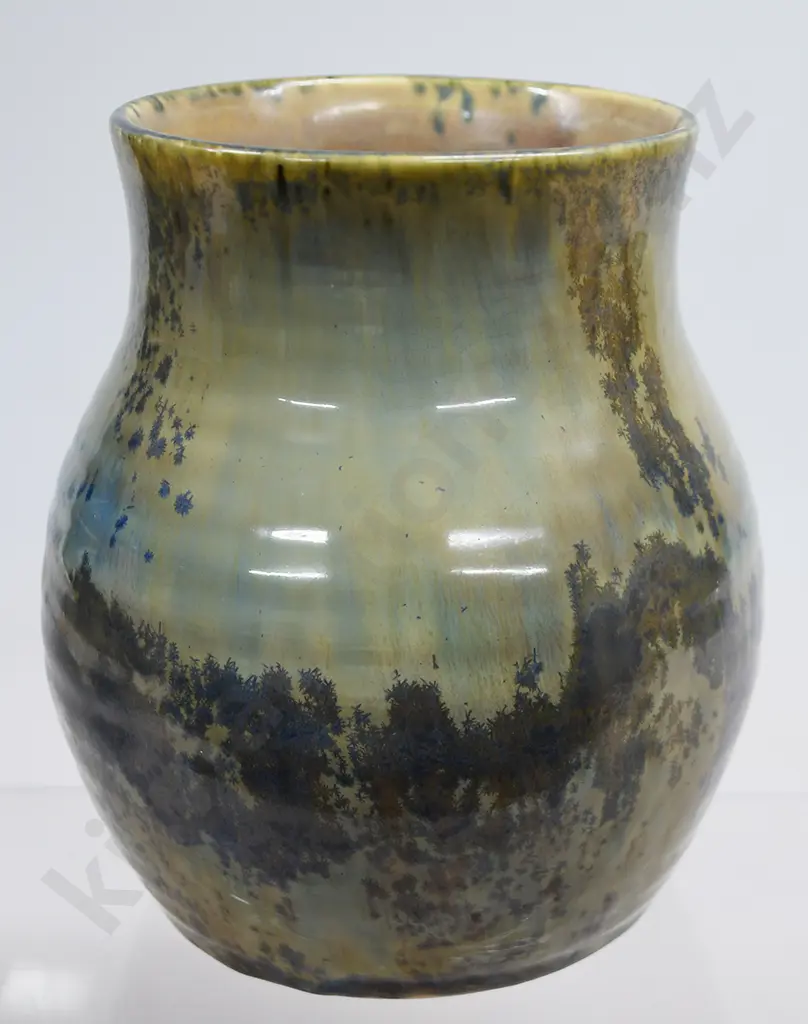 CROWN LYNN VASE NUMBER 31 Image 1++