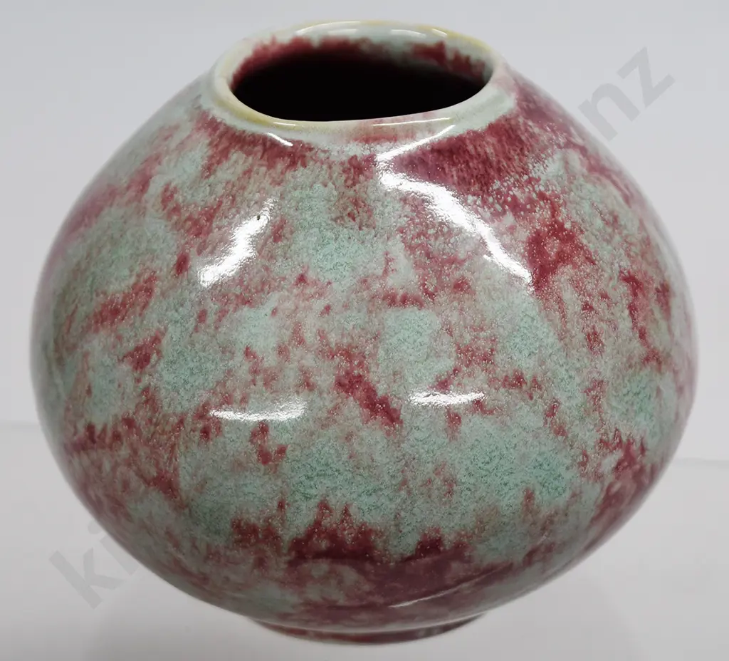 CROWN LYNN VASE NUMBER 43 Image 1++