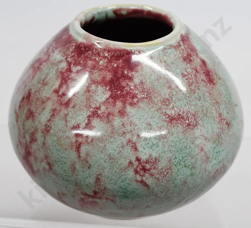 CROWN LYNN VASE NUMBER 43 Image 1++