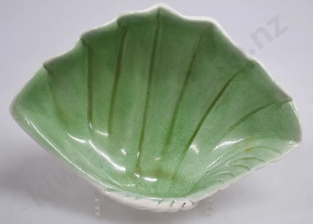 OC STEPHENS DUNEDIN SCALLOP SHELL DISH Image 1++