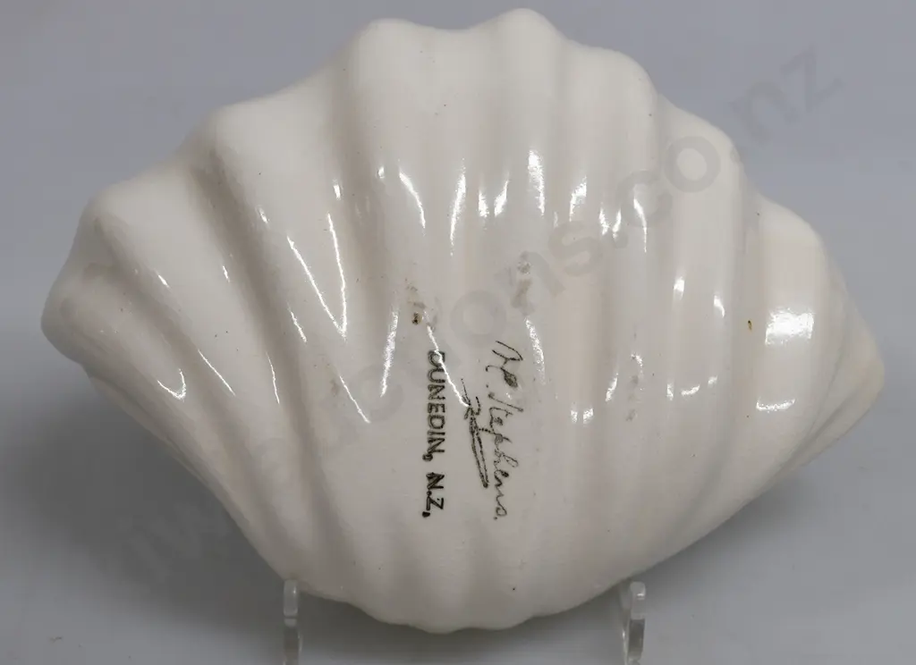 OC STEPHENS DUNEDIN SCALLOP SHELL DISH Image 1++