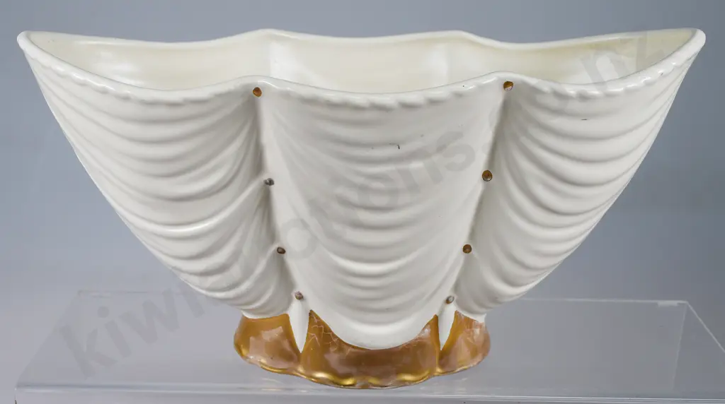 CROWN LYNN DRAPE VASE NUMBER 600 Image 1++