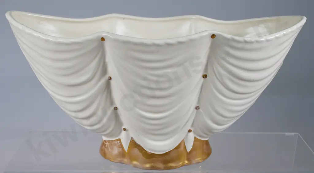 CROWN LYNN DRAPE VASE NUMBER 600 Image 1++