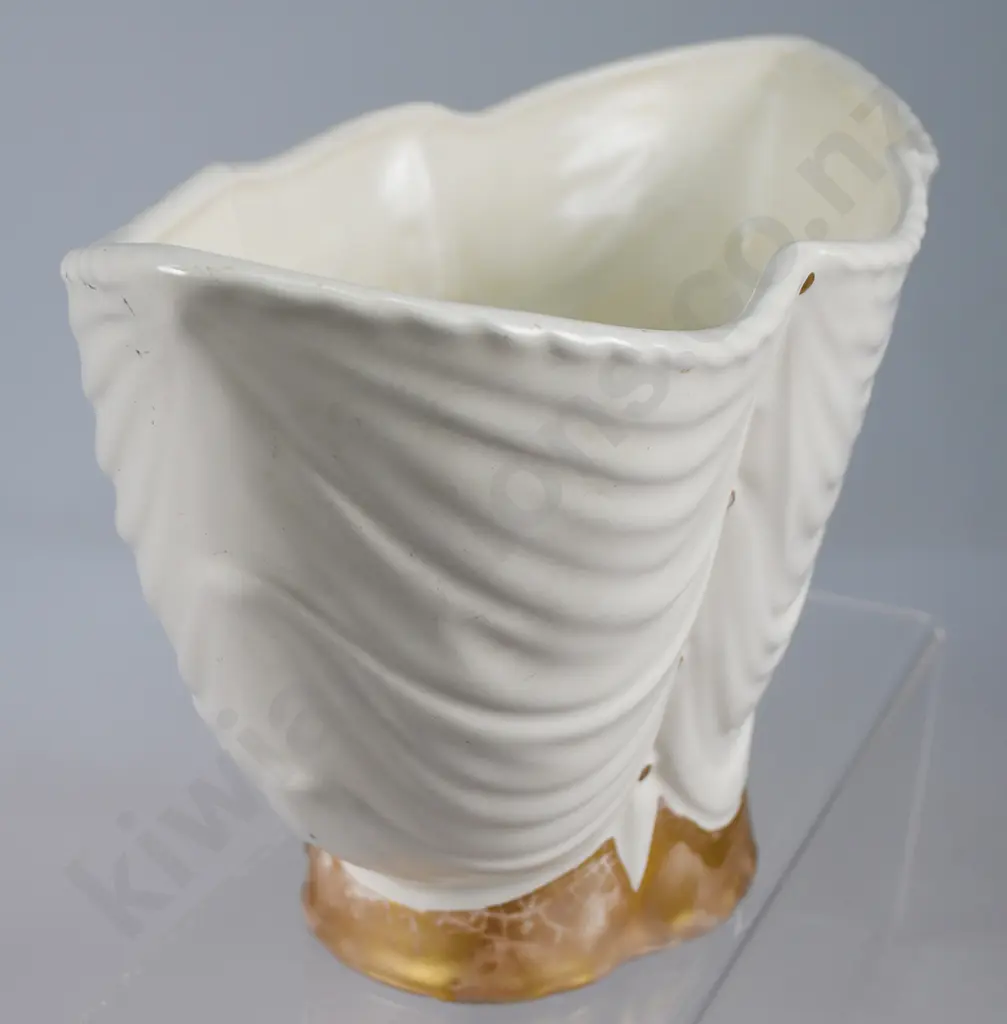 CROWN LYNN DRAPE VASE NUMBER 600 Image 1++