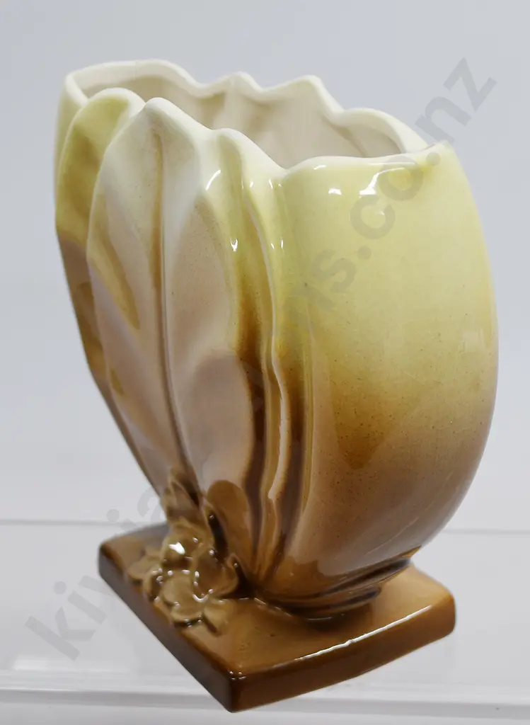 TITIAN PUKA LEAF VASE Image 1++