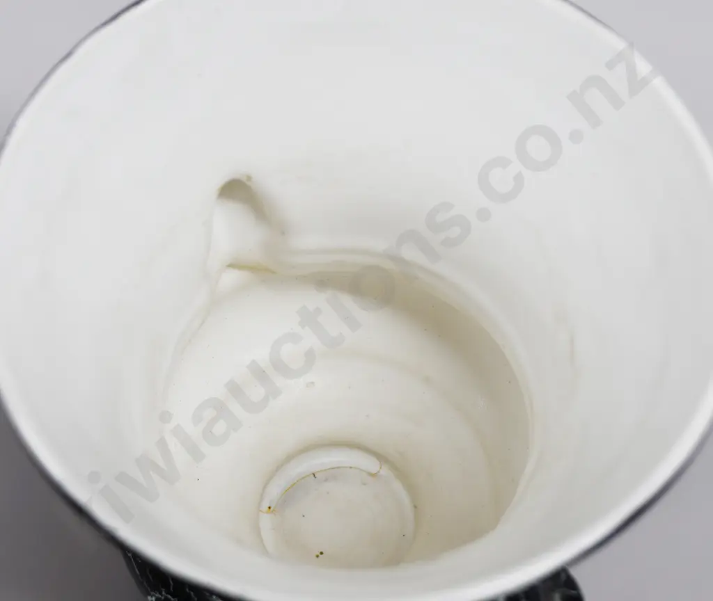 TITIAN LEATHER CRACKLE URN VASE Image 1++