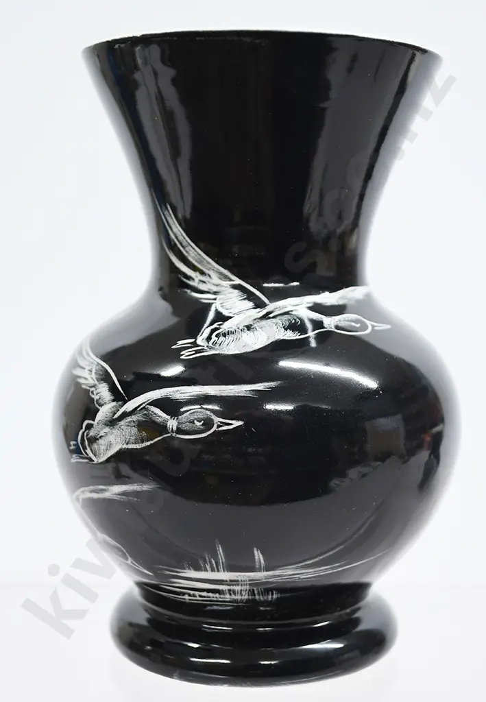 DIANA POTTERY AUSTRALIA FLYING DUCKS, FIJI VASES, NUMBER V137 Image 1++