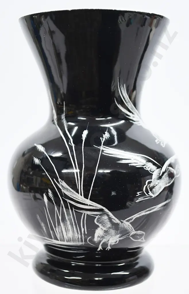 DIANA POTTERY AUSTRALIA FLYING DUCKS, FIJI VASES, NUMBER V137 Image 1++