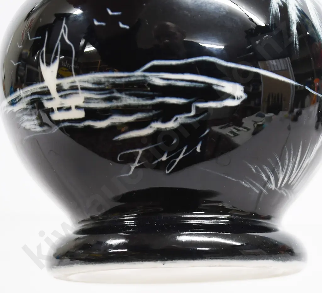 DIANA POTTERY AUSTRALIA FLYING DUCKS, FIJI VASES, NUMBER V137 Image 1++